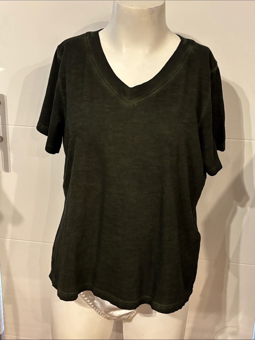 Eileen Fisher V-Neck Women's dark charcoal gray top, medium, organic cotton SP